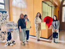 Esposte a Palazzo Comunale le opere donate alla città da due giovani artiste cinesi