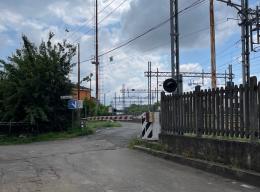 Sbarre danneggiate al passaggio a livello di Mortara.  Ritardi sulla Pavia-Vercelli