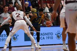 Basket, serie A2, Elachem Vigevano commovente: ma non basta per passare a Livorno dopo  due overtime (106-100)