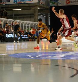 Basket, serie A2, il giudice sportivo squalifica per un'altra giornata il campo della Libertas Livorno