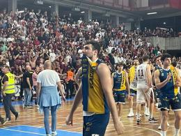 Basket, serie A2, le lacrime dopo la sirena. Il capitano Rossi. «Proteggete questa infinita passione»
