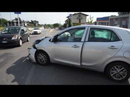 Vigevano, scontro tra due auto in corso Milano: soccorse sei persone
