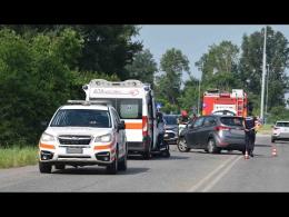 Tamponamento a Vigevano in via Moro. Coinvolte due auto e una moto