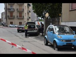 Auto urta bicicletta, pensionata ferita e trasportata al San Matteo