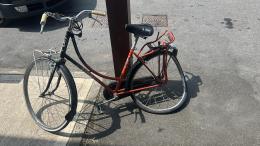 Incidente al distributore di corso Pavia. Investita una bicicletta che svoltava verso Vigevano