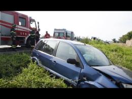 Scontro a Cassolnovo tra due auto che finiscono fuori strada. Quattro feriti