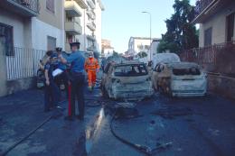 Vigevano, diversi veicoli a fuoco in via Quarto
