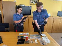 I carabinieri hanno arrestato una donna per spaccio di cocaina a Motta Visconti