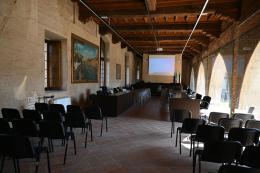 Sala consiliare nel nome di Moschino e un parco per Gino Strada