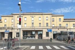 Semaforo della stazione a Mortara, saranno sostituite tutte le lanterne, rotte e obsolete