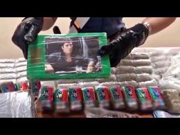 Sui panetti di cocaina la fotografia di Al Pacino nel film Scarface: il video della droga sequestrata a Vigevano