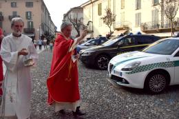 Vigevano, la benedizione delle auto nel giorno del patrono San Cristoforo 