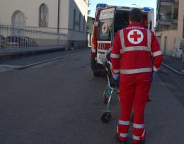 Vigevano, urtata da un’auto mentre attraversa la strada