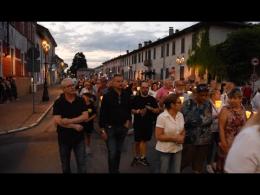 Fiaccolata in ricordo di Federica Coviello, uccisa a Gravellona da un'auto lanciata contro i tavolini del bar