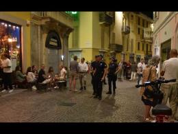 Lo "Street tutor": gli addetti con la casacca sorvegliano il centro