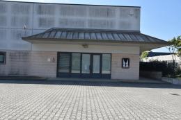 Moreschi, un capannone (con marchio) al posto dell'ex calzaturificio Speroni: per ora è solo un magazzino