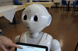 Pepper, il robot che interagisce con gli anziani