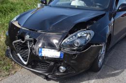 Incidente in circonvallazione a Gambolò: ferito giovane motociclista