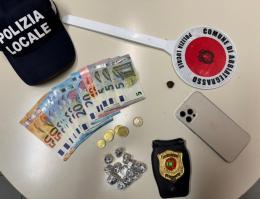 La polizia locale di Abbiategrasso arresta uno spacciatore in flagranza di reato