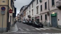 Vigevano, padre e figlio litigano di notte in via Merula. Arrivano i carabinieri