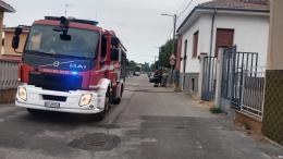 I pompieri di Vigevano in via Pietro Micca per spegnere un principio di incendio