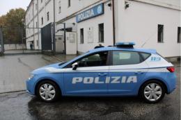 Litiga con la madre e la minaccia con l’ascia: scatta l’allontanamento da casa