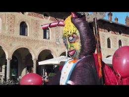 Vigevano, torna il tradizionale rogo del Diavolo: il video della sfilata