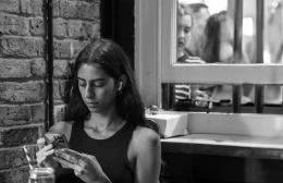 Scuole, il cellulare ora è vietato anche alle superiori: ogni istituto può decidere le sanzioni
