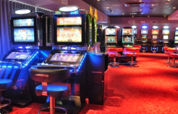 Rapina nella notte alla sala slot di Abbiategrasso. Banditi con le spranghe
