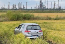 Cassolnovo, fugge all’alt dei carabinieri: viene inseguito e finisce con l’auto fuori strada 