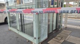 Vigevano: l’ascensore della stazione è fuori uso. Vandalizzata una vetrata