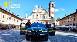 Vigevano, sequestro di smalti e gel per unghie: contengono una sostanza vietata dalle nuove normative perché tossica