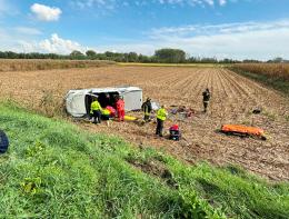 Giù dall’argine con il pick-up: 60enne estratto dai vigili del fuoco