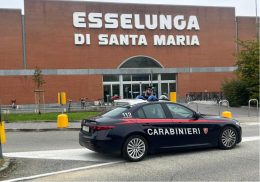 Viene sorpreso a rubare e aggredisce l’addetto alla sicurezza dell’Esselunga di Vigevano