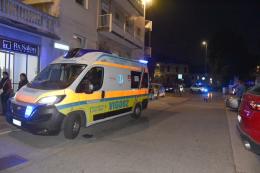 Vigevano, automobilista apre la portiera e centra un ciclista: l'uomo, 29 anni, finisce all'ospedale