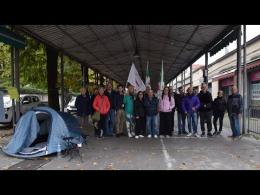 Mercato coperto, il cantiere parte con le proteste contro il taglio delle piante