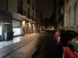 Mortara, due vie al buio da una settimana e arriva il vandalismo 