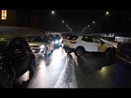 Vigevano: auto finisce contro il guard rail del cavalcavia La Marmora