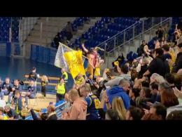 Basket, serie B, Michele Peroni eterno gialloblù. Ieri sera si è improvvisato capo-ultrà: «Quando Vigevano chiama, io provo a rispondere al meglio delle mie possibilità»