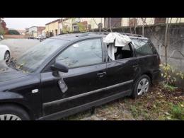 Vigevano, in via Manara Negrone, ricovero per la notte nelle auto incidentate