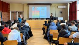 Bullismo, cyberbullismo e rischi legati ai social: a Pavia gli studenti si confrontano con i carabinieri