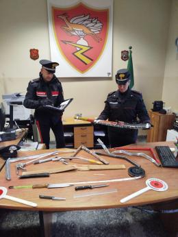 Maxi rissa con bastoni e mazze di ferro: arrestati otto pakistani. Il litigio per un aumento del canone del subaffitto