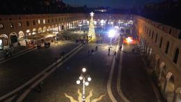 Vigevano, l'albero di Natale illuminato in piazza Ducale