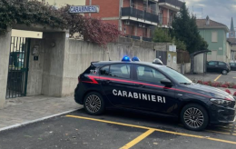 Gambolò, ripetuti maltrattamenti alla madre: divieto di avvicinamento e braccialetto elettronico non bastano. Va in carcere