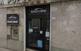 Tentano di entrare con un'effrazione nel locale bancomat. Scatta l'allarme e fuggono