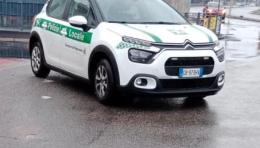 Vigevano, la polizia locale rileva un incidente e viene tamponata