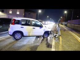 Auto finisce contro il guard-rail di via La Marmora a Vigevano. Ferita una donna