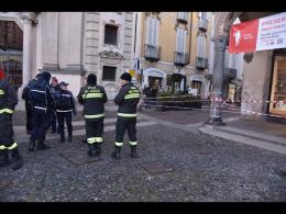Piazza Ducale, colonna pericolante? Per sicurezza chiuso il passaggio sotto i portici e verso via XX settembre