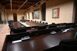 Concorsi in Comune con i nomi degli assunti oscurati, ma la legge dice altro