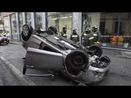 Vigevano: auto si ribalta e danneggia la vetrina dell&rsquo;assicurazione